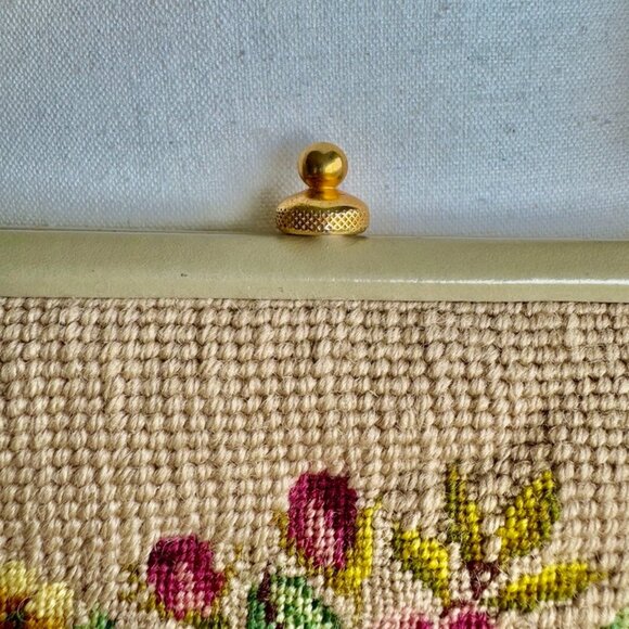 Vintage 50s Needlepoint Floral Tapestry Handbag - Picture 4 of 13